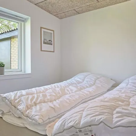 Сasa de vacaciones 6 Person In Ronne-by Traum