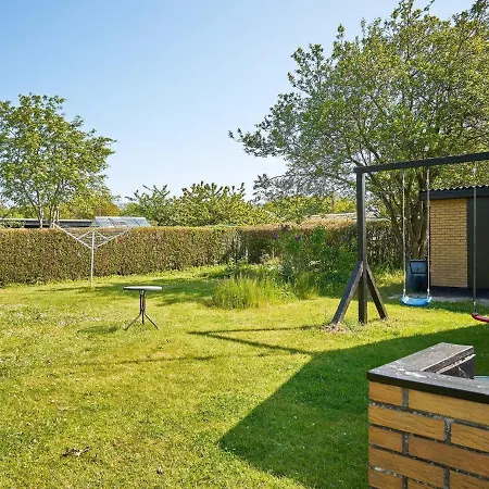 6 Person In Ronne-by Traum Сasa de vacaciones Rønne