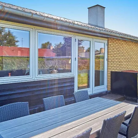 6 Person In Ronne-by Traum *