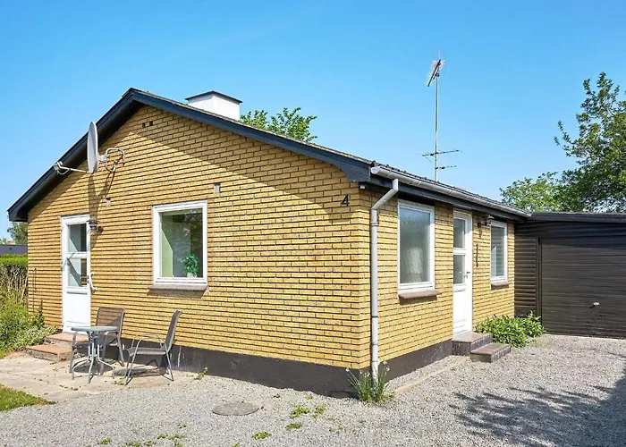 6 Person In Ronne-by Traum Nyaraló